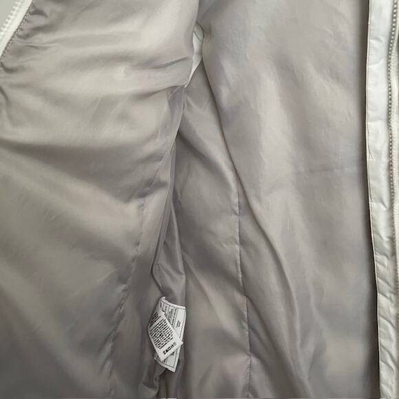 Eddie Bauer EB650 down women's vest in white with side pockets. - Picture 8 of 12